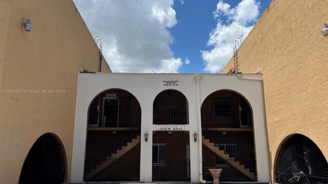 1300 W 53rd St #16 Hialeah, FL 33012